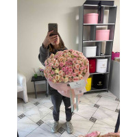 Монобукет из кремовых кустовых роз «Ванильное небо»